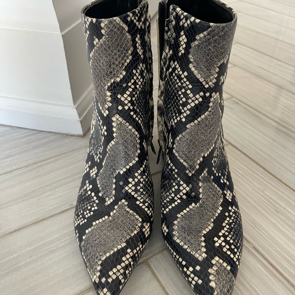 Marc Fisher Jarli Boot Size 8M Snakeskin Print - Picture 2 of 5